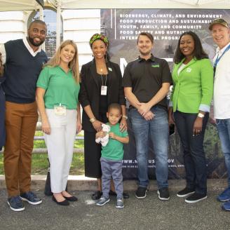 National 4-H leadership at the USDA Farmers Market in Washington, D.C. celebrating National 4-H Week on Friday, October 7, 2022. USDA Photo by Tom Witham.