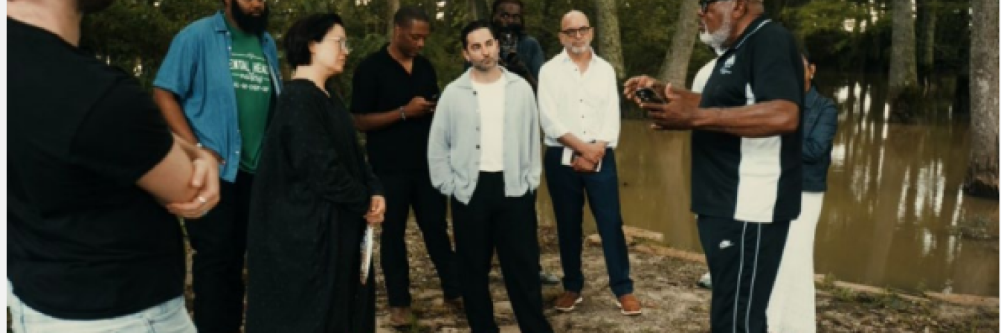 Group photo on MS landowners' property