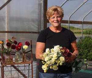 Rhonda Larson with flowers
